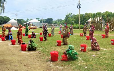 নগদ অর্থ  ও হাইজিনকিট বিতরণ